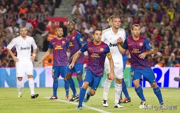 包含巴塞罗那客场平局，晋级下一阶段的词条