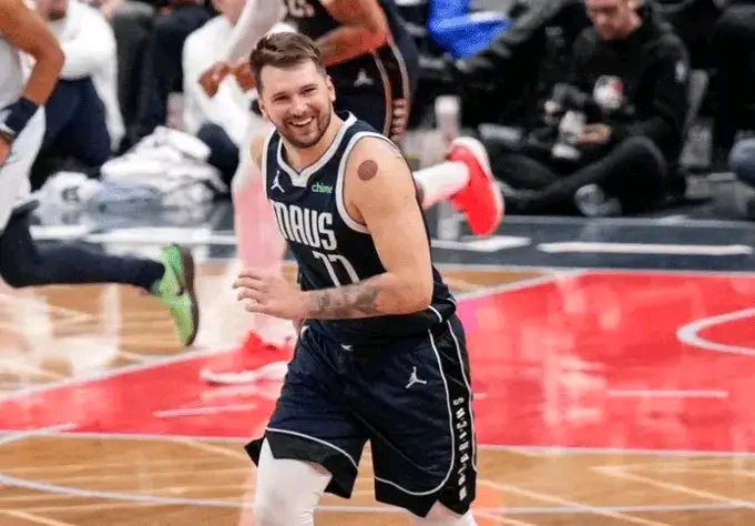 东契奇砍下个人最高得分，独行侠大胜