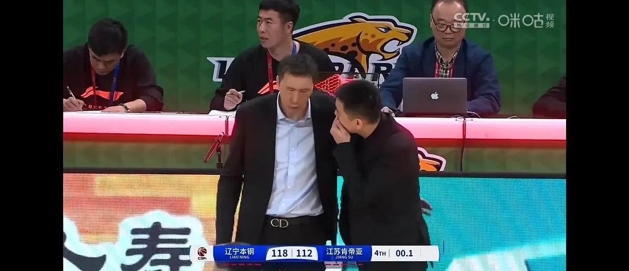 江苏队主教练突然辞职,引发球队动荡 江苏队主教练突然辞职,引发球队动荡