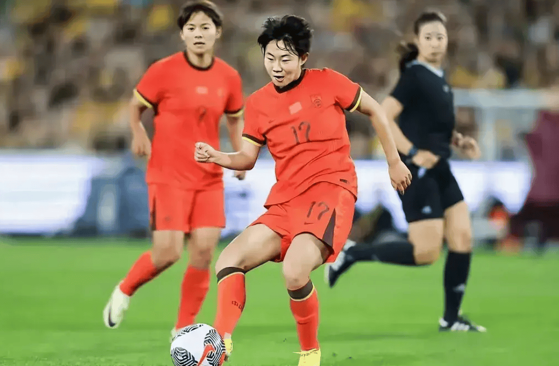 中国女足在国际赛场上展现出顽强拼搏的精神