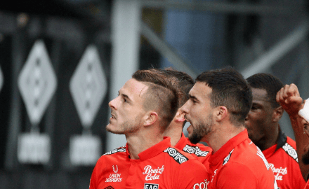 亚眠主场大胜尼奥尔，保持不败纪录的简单介绍