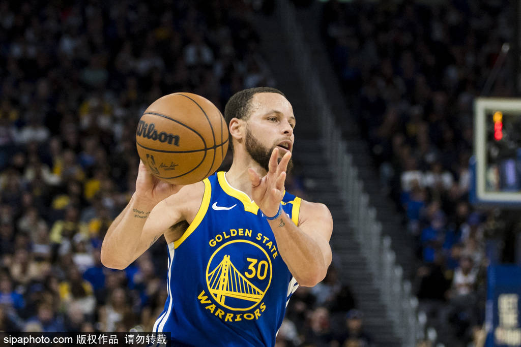 关于勇士客场擒下对手，库里发挥稳定贡献关键三分的信息
