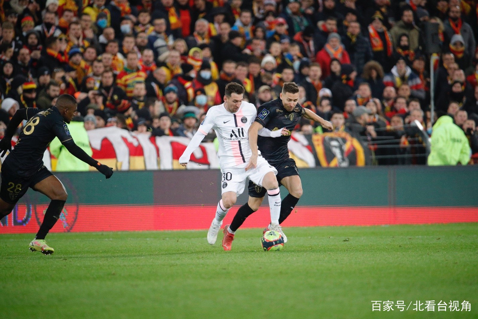 实力劣势球队逆袭,不败金身遭破的简单介绍 实力劣势球队逆袭,不败金身遭破的简单介绍