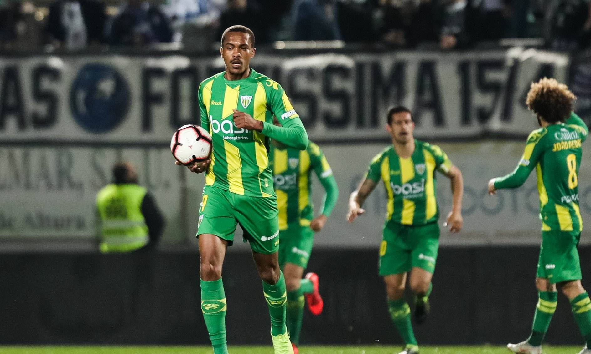 塞维利亚遭遇惨败，引发球迷不满