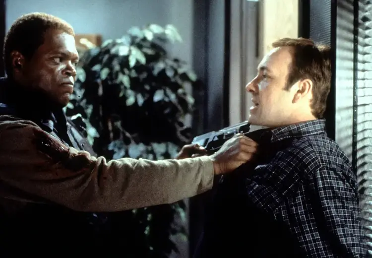 包含白俄罗斯队在激烈对决中击败对手，稳步前行的词条