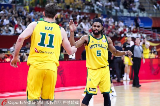 捷克队意外击败荷兰队，成功晋级四强赛