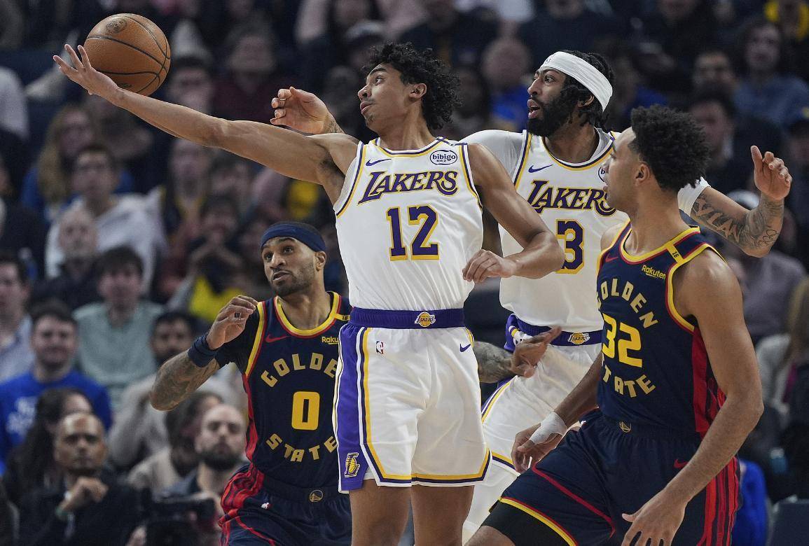 包含戴维斯大秀单场+！湖人队横扫对手的词条