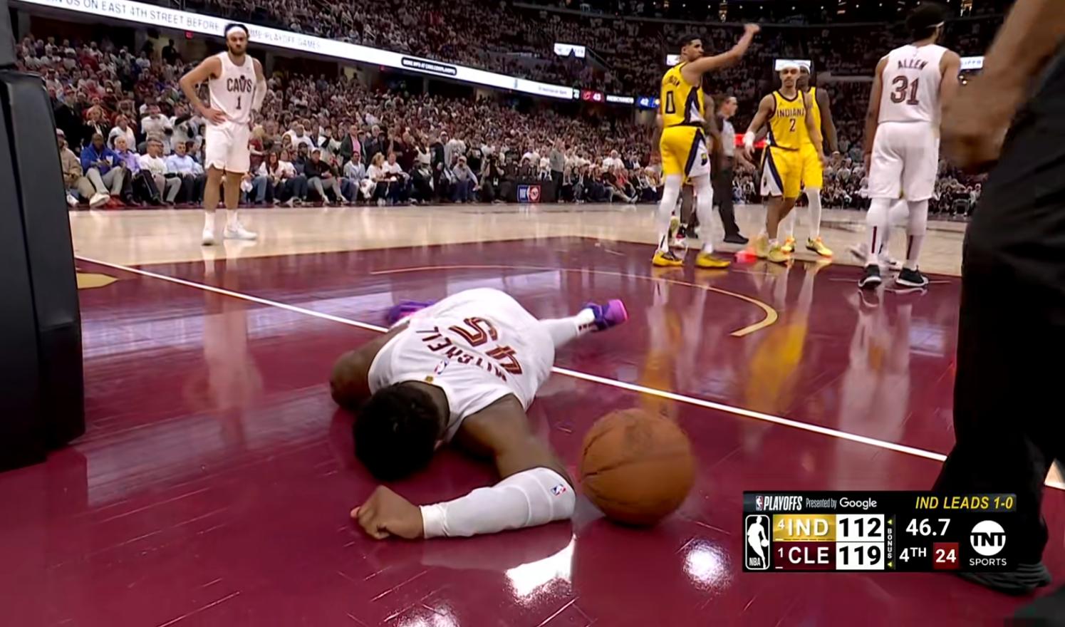 勇士遭爵士反击,米切尔砍下40分 勇士遭爵士反击,米切尔砍下40分