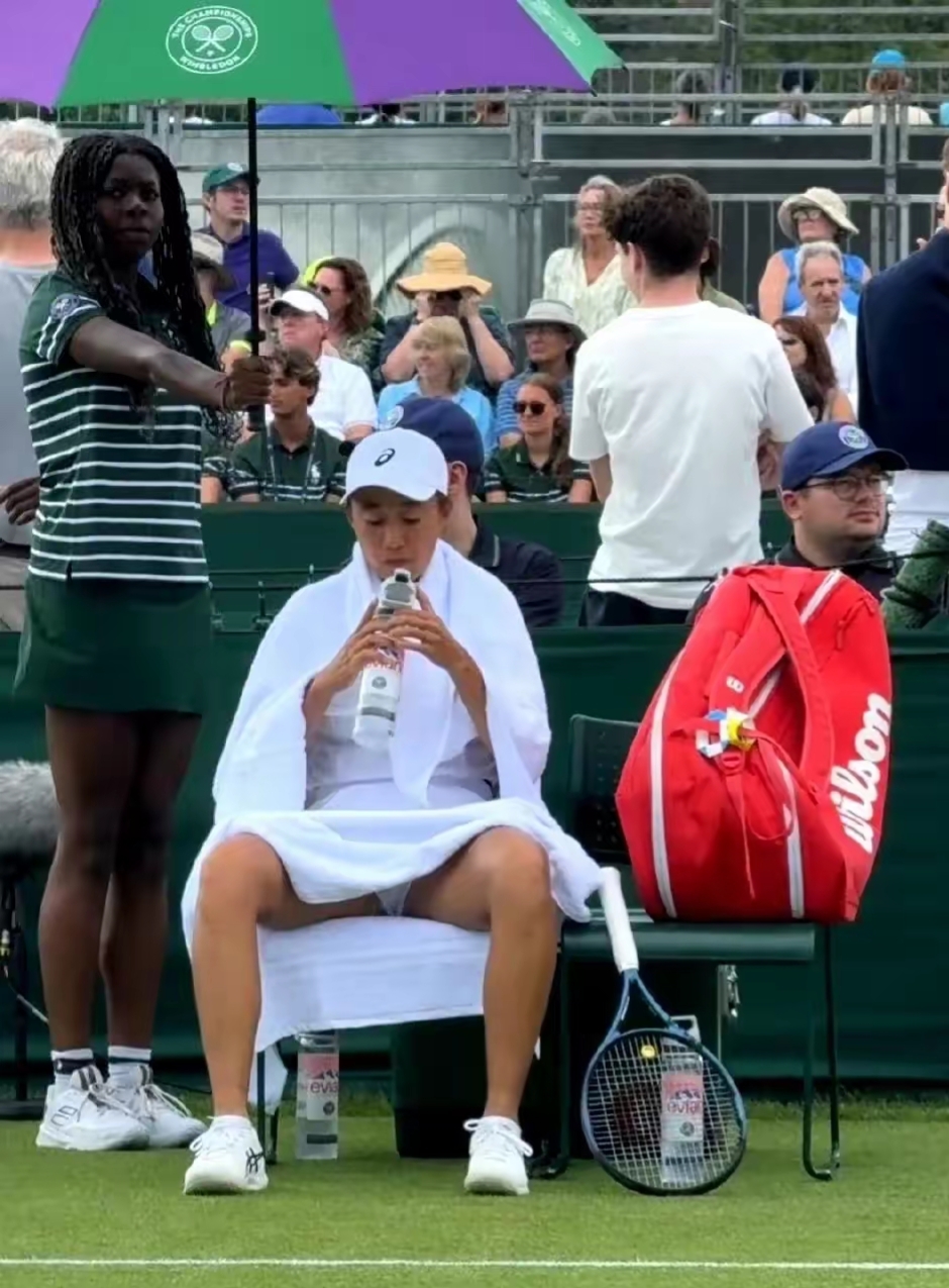 温网完胜戴维斯杯，西西帕斯统治全场